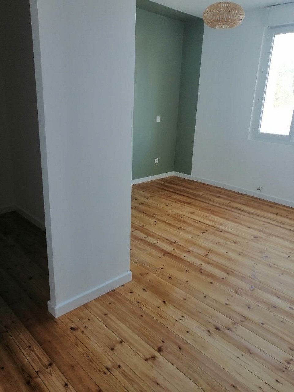 Ponçage et finition de parquet.